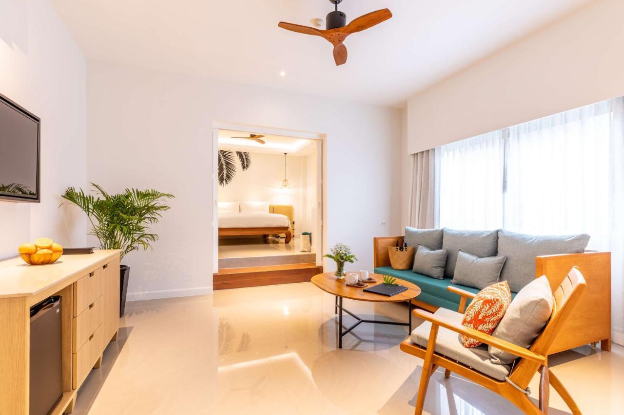 Outrigger Surin Beach Resort - Sha Extra Plus Εξωτερικό φωτογραφία A living room in a serviced apartment in Singapore