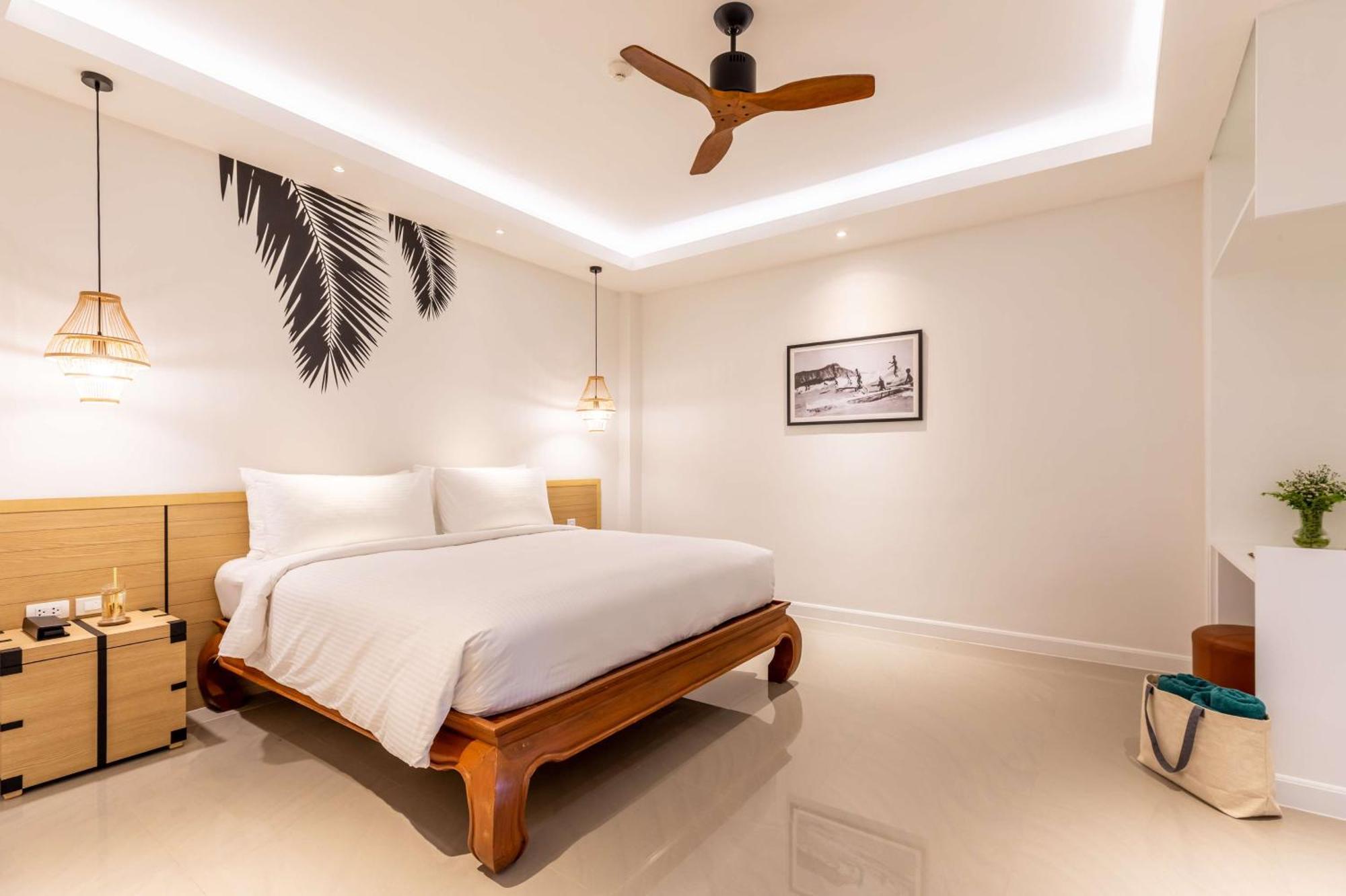 Outrigger Surin Beach Resort - Sha Extra Plus Εξωτερικό φωτογραφία A bedroom at the hotel