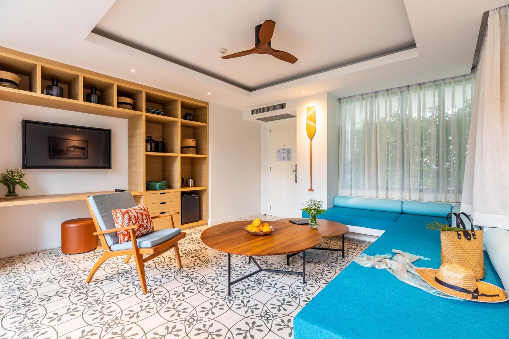 Outrigger Surin Beach Resort - Sha Extra Plus Δωμάτιο φωτογραφία A suite at the hotel