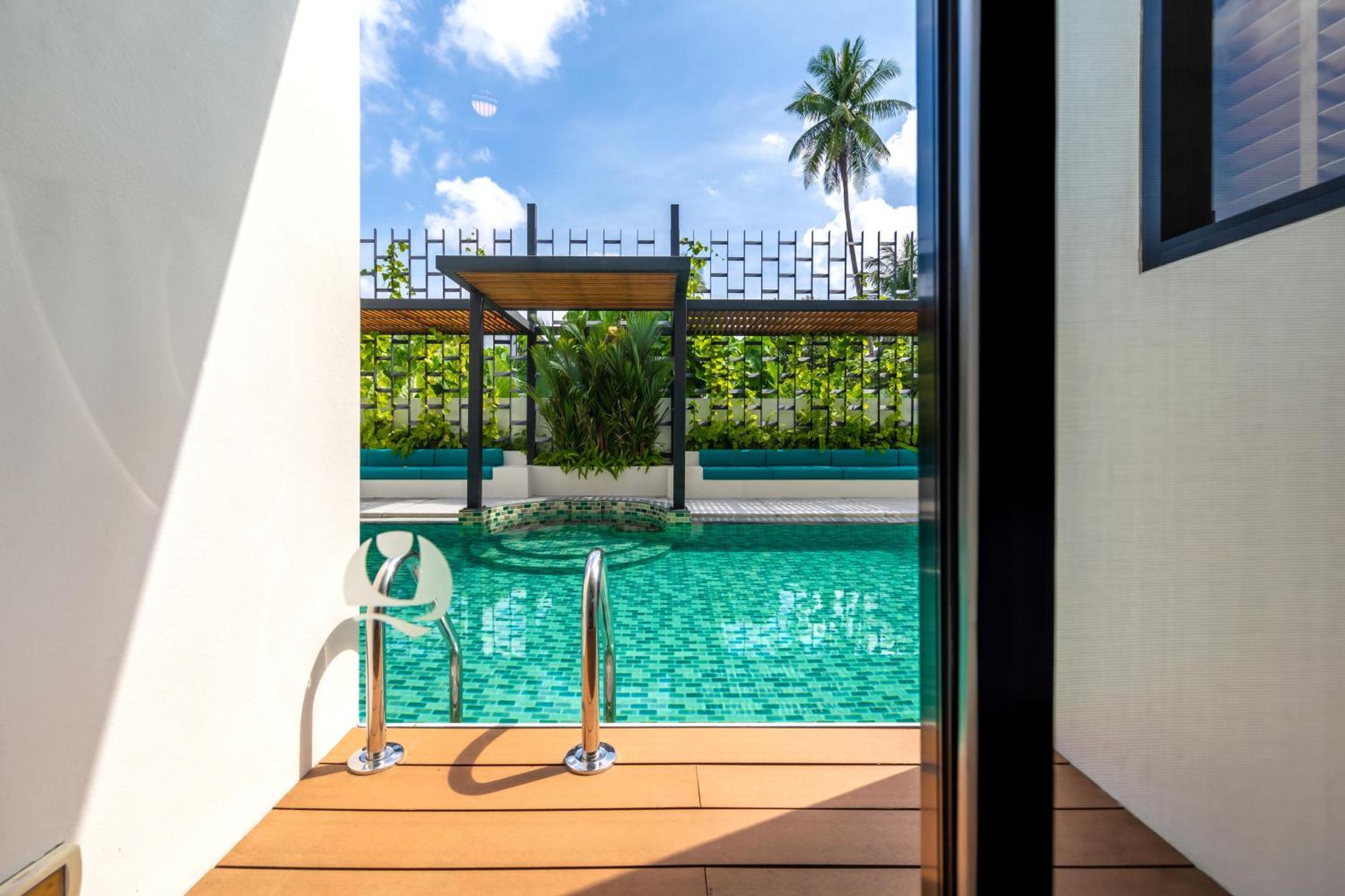 Outrigger Surin Beach Resort - Sha Extra Plus Δωμάτιο φωτογραφία The swimming pool at the hotel